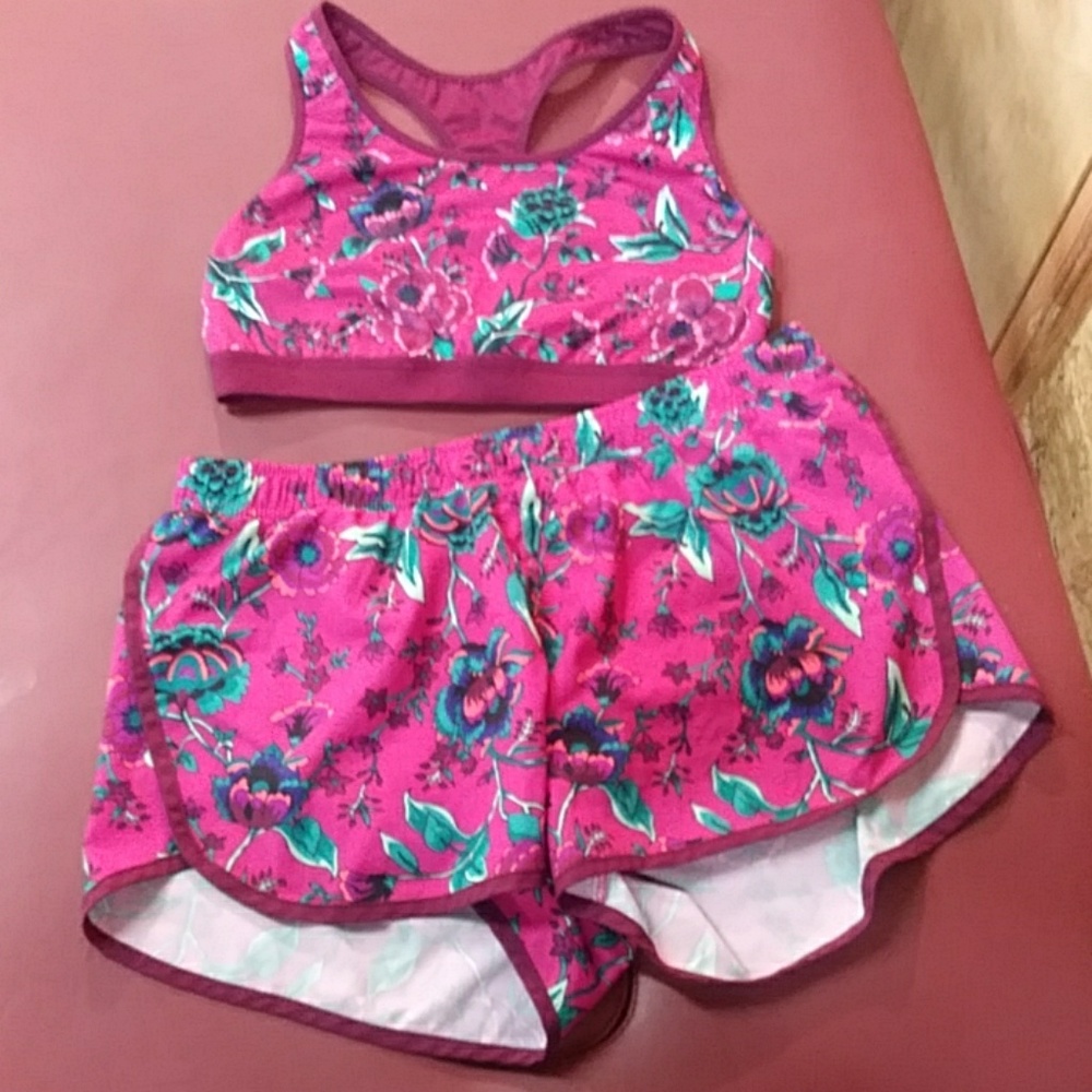 Workout outfit bra and shorts